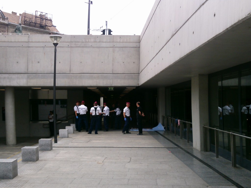 Polizei am Bahnhof Keleti